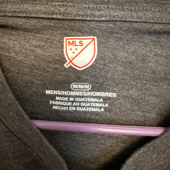 Atlanta United Medium T-Shirt heather gray fabric, logo on front - Picture 3 of 4